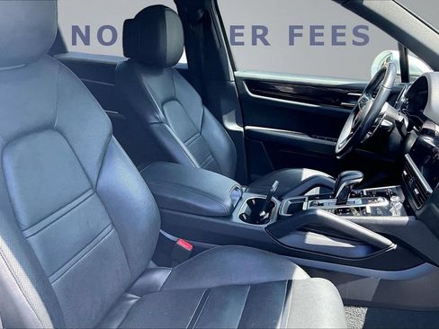Used 2022 Porsche Cayenne AWD/4WD image 29