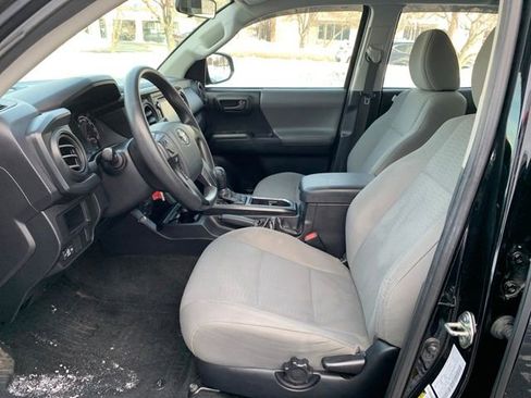 Used 2017 Toyota Tacoma SR image 13