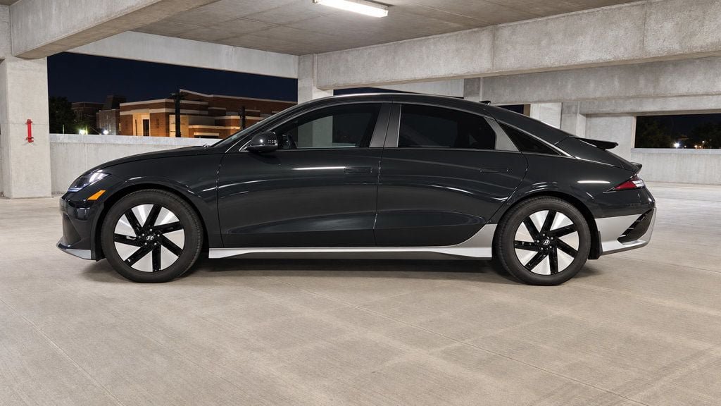 Used 2024 Hyundai Ioniq 6 SE RWD image 30
