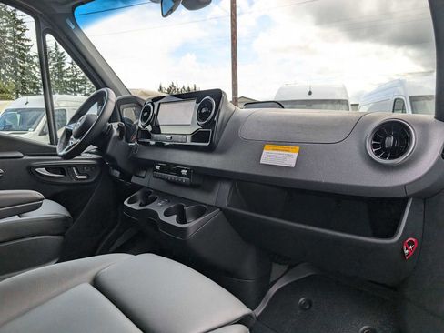 New 2025 Mercedes-Benz Sprinter 2500 image 12