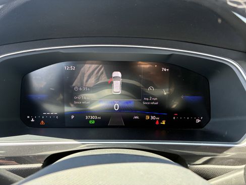 Used 2024 Volkswagen Tiguan SE image 31