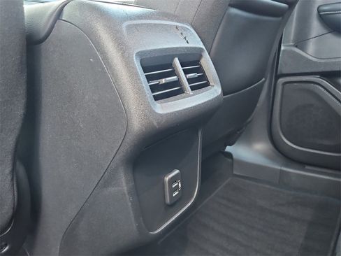 Used 2024 GMC Terrain SLE image 29