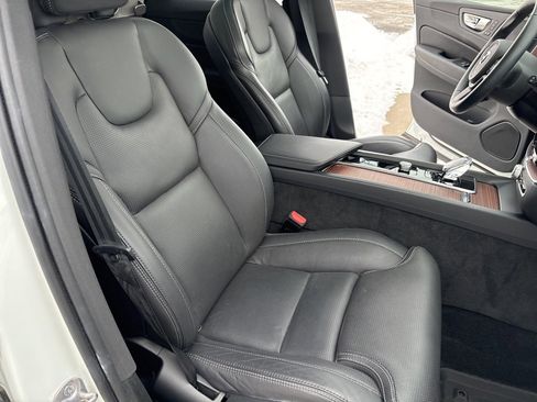 Certified 2024 Volvo XC60 T8 Ultimate w/ Protection Package Premier image 38