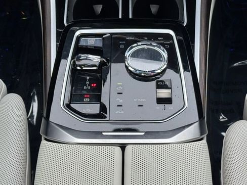 Certified 2023 BMW 760i xDrive w/ Parking Assistance Package image 26