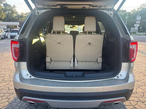 Used 2017 Ford Explorer Limited w/ Equipment Group 301A FWD image 7