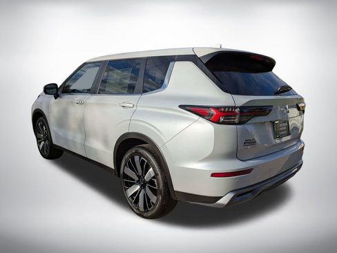 New 2026 Mitsubishi Outlander SE image 6