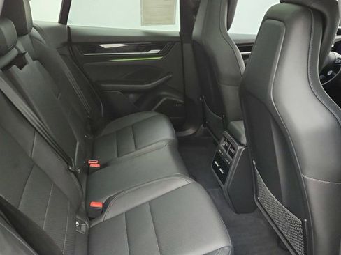 Used 2025 Porsche Macan Electric w/ Premium Package image 23