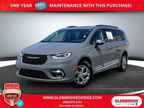 Certified 2023 Chrysler Pacifica Limited AWD/4WD image 1