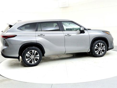 New 2026 Toyota Highlander XLE image 6