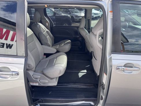 Used 2019 Toyota Sienna Limited AWD/4WD image 12