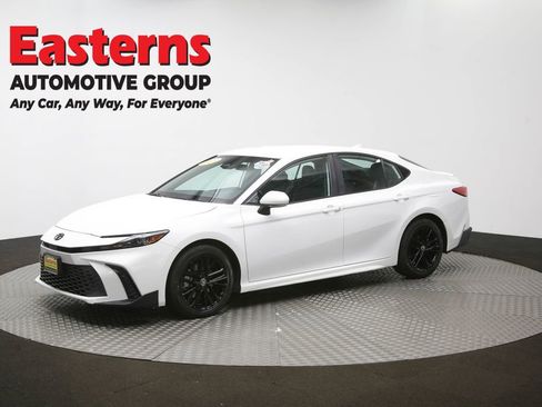 Used 2025 Toyota Camry SE w/ Convenience Package image 56