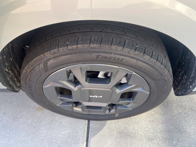 Used 2026 Kia Carnival EX FWD image 23