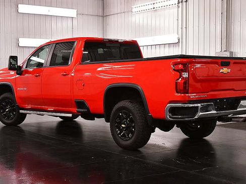 Used 2022 Chevrolet Silverado 2500 LT w/ Convenience Package AWD/4WD image 5