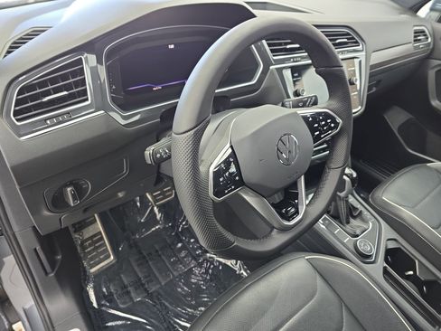 Certified 2024 Volkswagen Tiguan SEL R-Line image 16