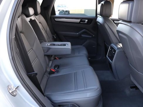 Used 2021 Porsche Cayenne image 30
