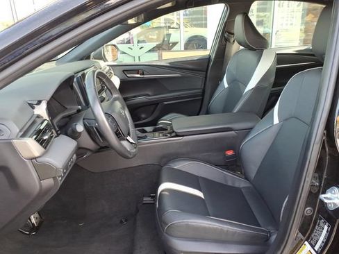 Used 2025 Toyota Camry SE FWD image 2