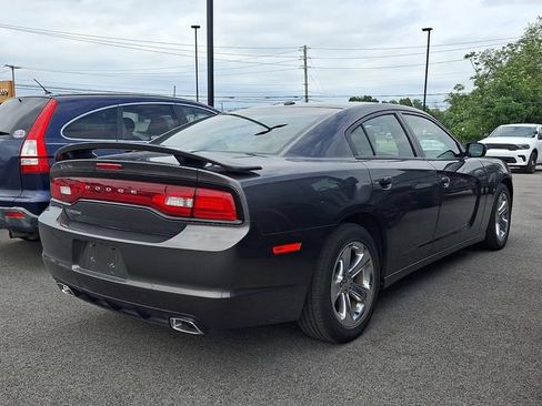 Used 2013 Dodge Charger SE w/ Sport Appearance Group RWD image 2