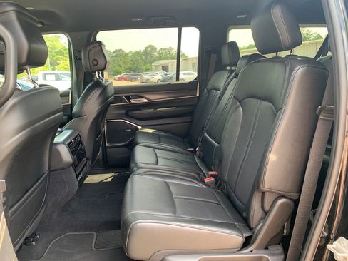 Used 2024 Jeep Wagoneer L Series II w/ Flexible Seating Group AWD/4WD image 10