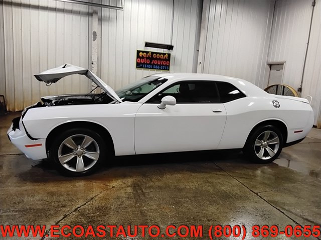Used 2019 Dodge Challenger SXT RWD image 5