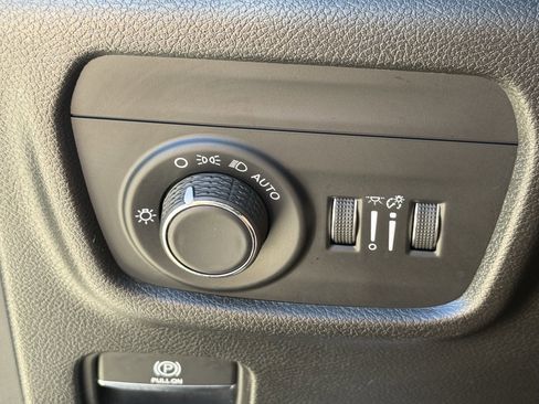 Used 2023 Jeep Grand Cherokee L Laredo image 26