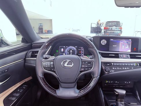 Certified 2020 Lexus ES 300h w/ Premium Package FWD image 17