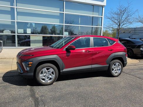 Used 2024 Hyundai Kona SE image 2