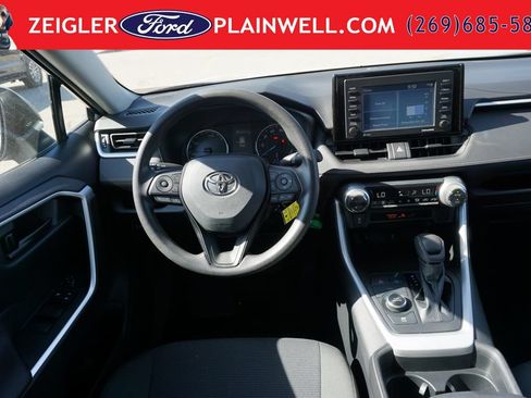Used 2021 Toyota RAV4 LE AWD/4WD image 12