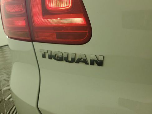 Used 2017 Volkswagen Tiguan Wolfsburg Edition image 32