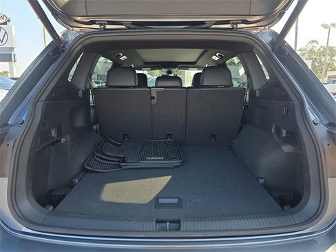 Certified 2024 Volkswagen Tiguan SEL R-Line image 9