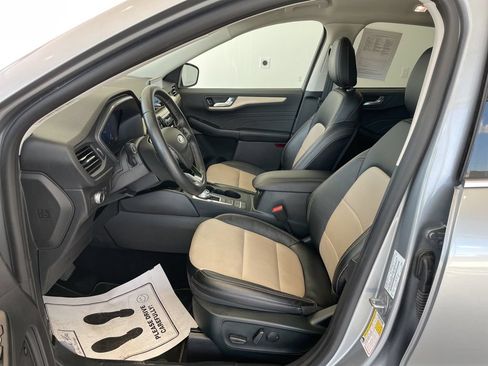 Used 2022 Ford Escape Titanium w/ Titanium Elite Package AWD/4WD image 8