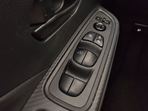 Used 2025 Nissan Versa S FWD image 27