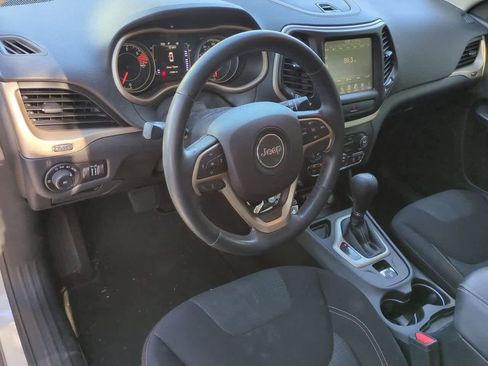 Used 2017 Jeep Cherokee Latitude image 10