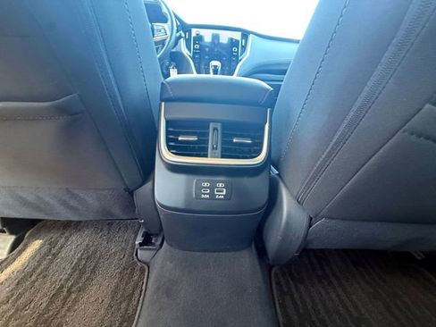 Used 2024 Subaru Outback Premium AWD/4WD image 32