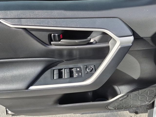 Used 2025 Toyota RAV4 LE AWD/4WD image 18