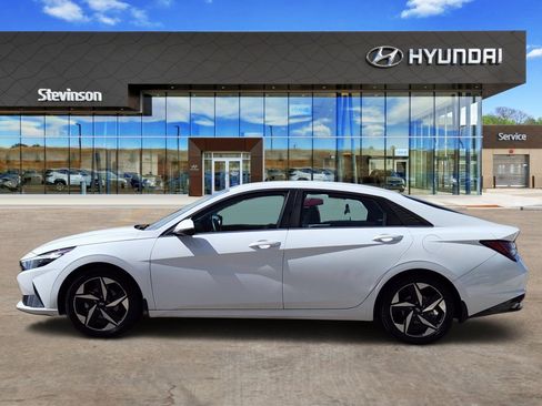Certified 2022 Hyundai Elantra Limited image 2