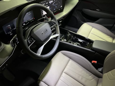 New 2026 Audi Q3 quattro 2.0T AWD/4WD image 9