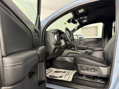 New 2025 Chevrolet Colorado LT w/ LT Convenience Package image 12
