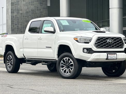 Used 2023 Toyota Tacoma 4x4 Double Cab image 2