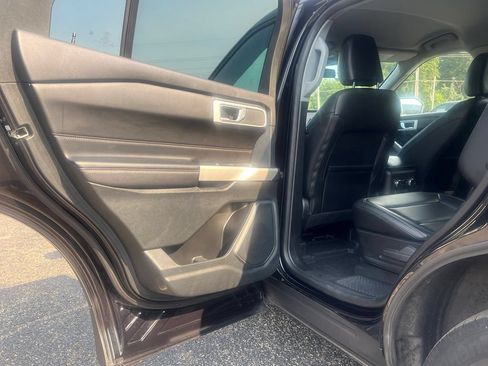 Used 2022 Ford Explorer XLT w/ Equipment Group 202A AWD/4WD image 27