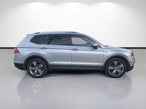 Used 2020 Volkswagen Tiguan SEL FWD image 2