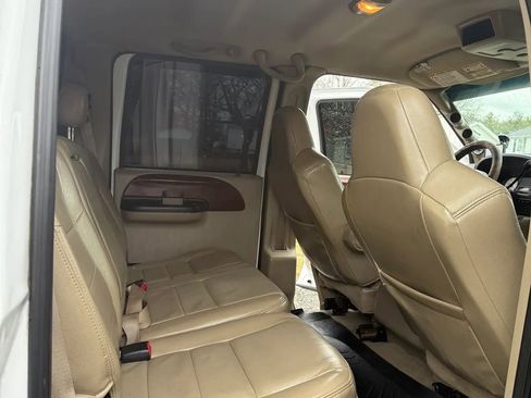 Used 2005 Ford F250 XL image 19