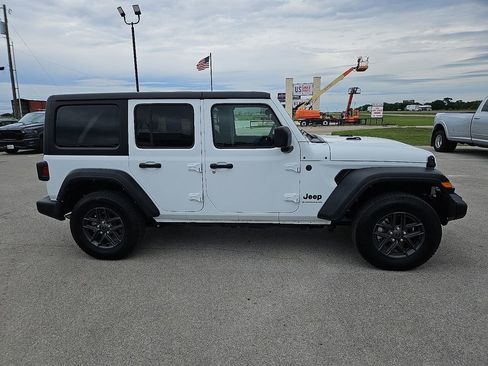Used 2024 Jeep Wrangler Unlimited Sport AWD/4WD image 9