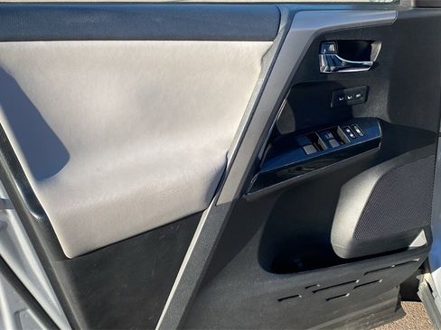 Used 2018 Toyota RAV4 Limited image 17