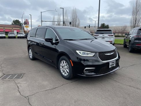 New 2026 Chrysler Pacifica Select image 6