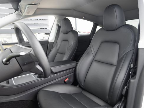 Used 2022 Tesla Model Y Long Range image 5