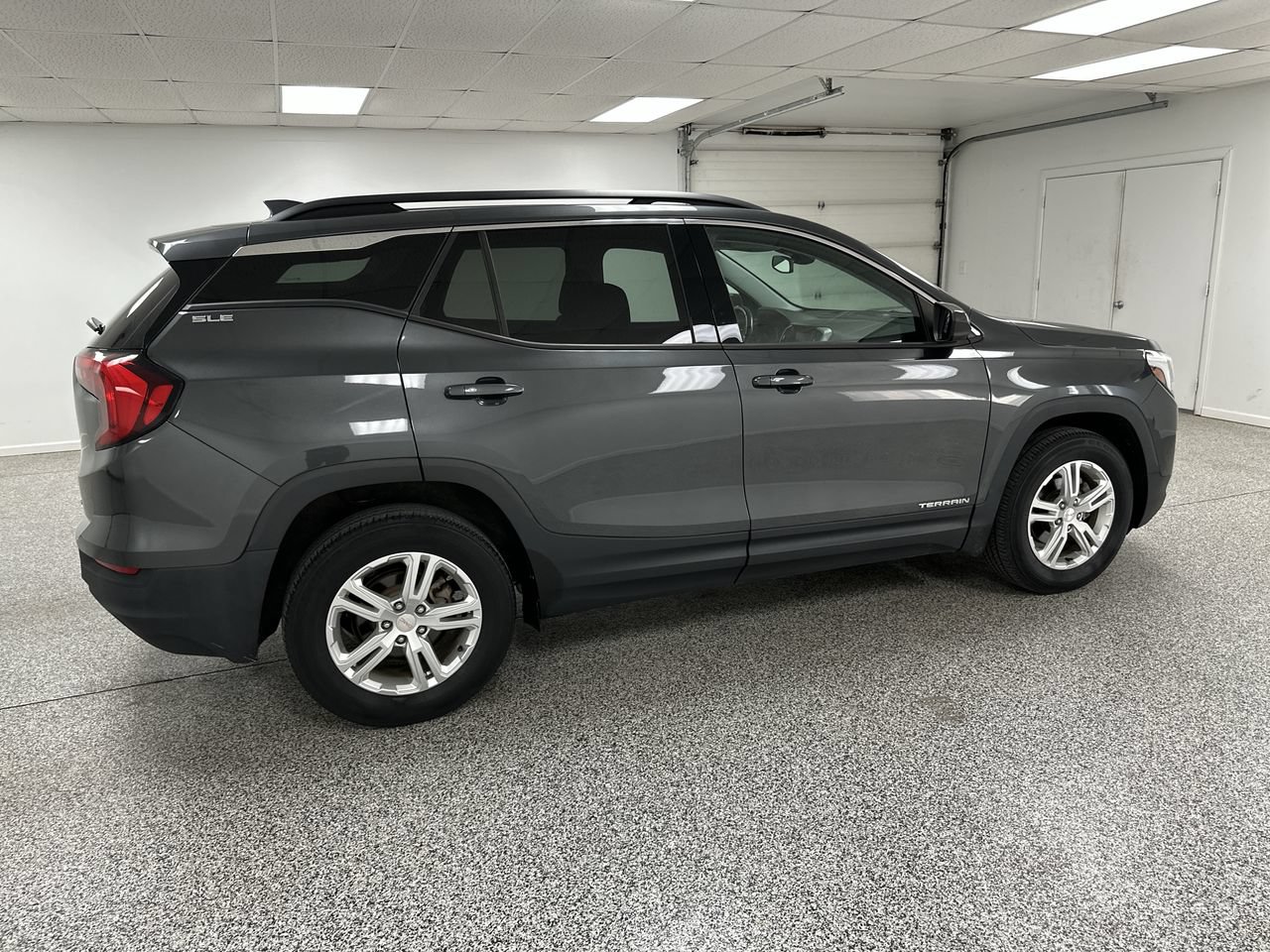 Used 2020 GMC Terrain SLE w/ Driver Convenience Package AWD/4WD image 8