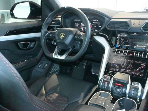 Used 2020 Lamborghini Urus AWD/4WD image 31