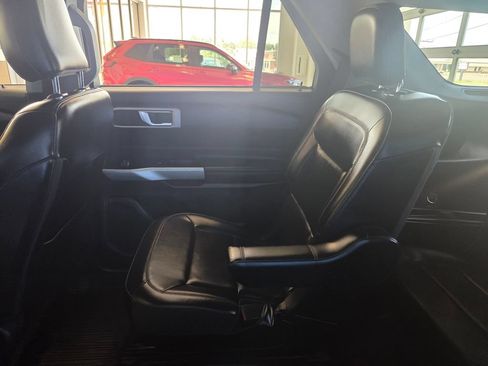 Used 2021 Ford Explorer XLT w/ Equipment Group 202A AWD/4WD image 27