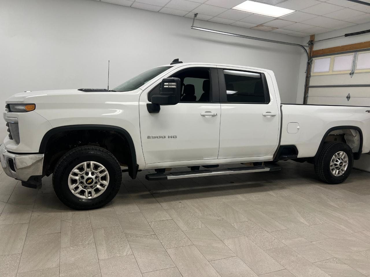 Used 2025 Chevrolet Silverado 2500 LT w/ Convenience Package AWD/4WD image 6