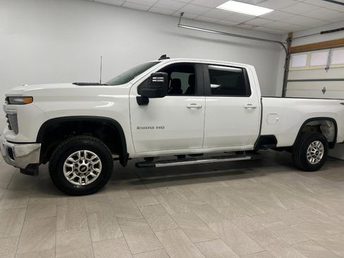 Used 2025 Chevrolet Silverado 2500 LT w/ Convenience Package AWD/4WD image 6